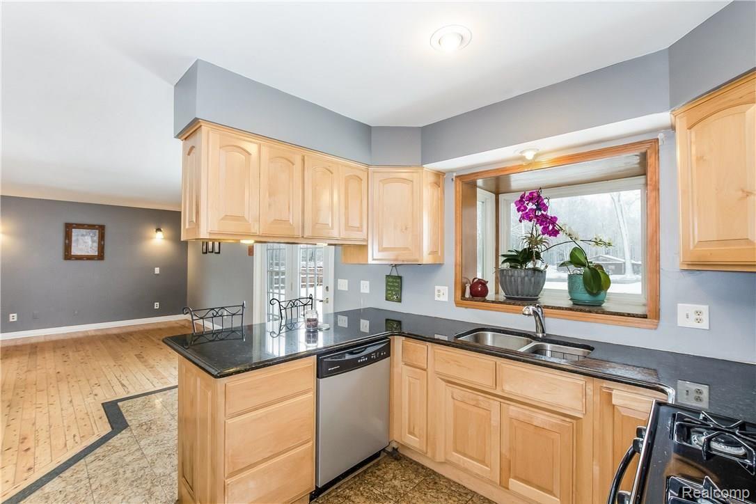 38395 Tyler Road Romulus, MI 48174 - Photo 8 of 37 017-Kitchen-5383551-large.jpg