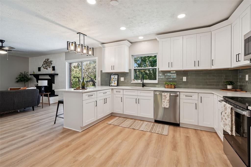 12105 North 53rd Street Temple Terrace, FL 33617 - Photo 12 of 32