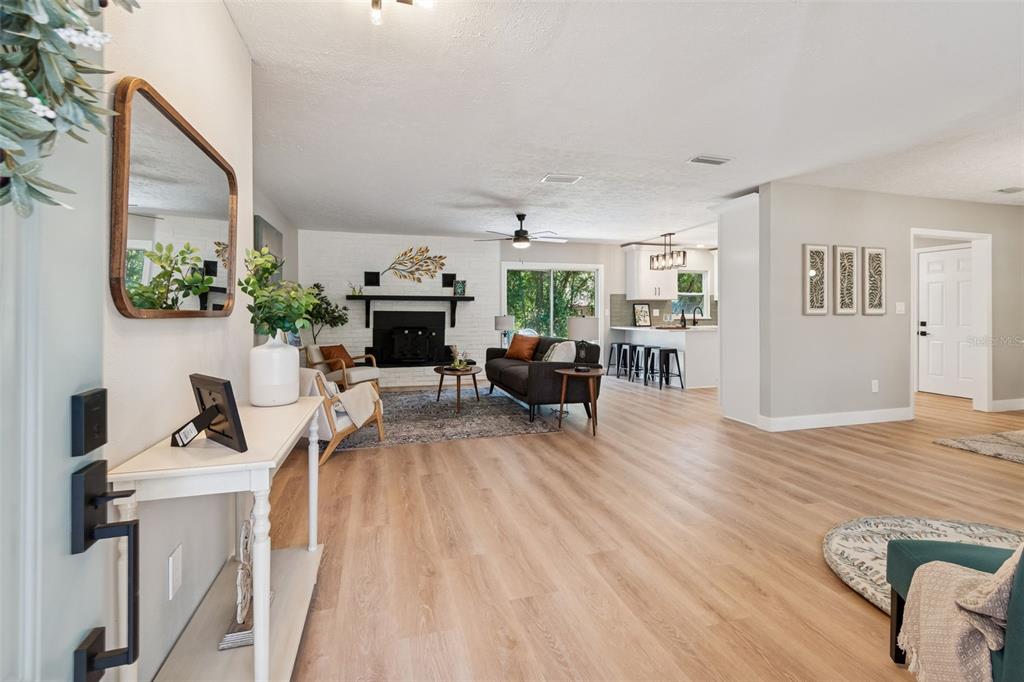 12105 North 53rd Street Temple Terrace, FL 33617 - Photo 3 of 32