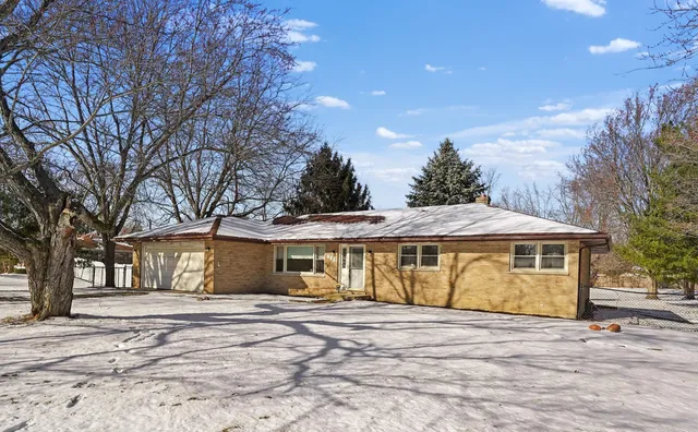 $385,000 | 225 East Francis Road, New Lenox, IL 60451