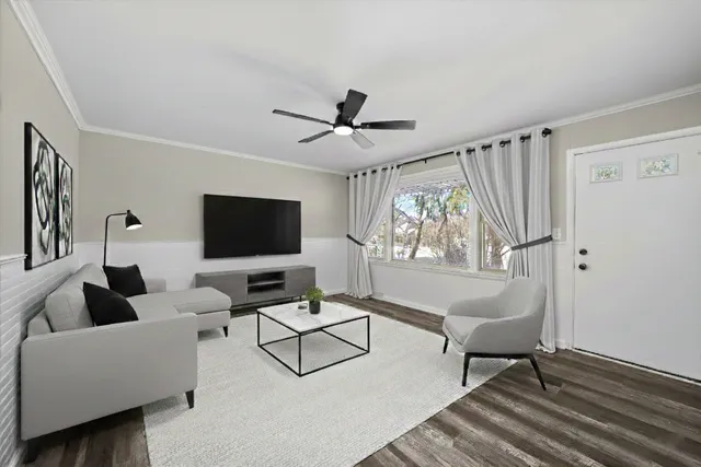 $385,000 | 225 East Francis Road, New Lenox, IL 60451