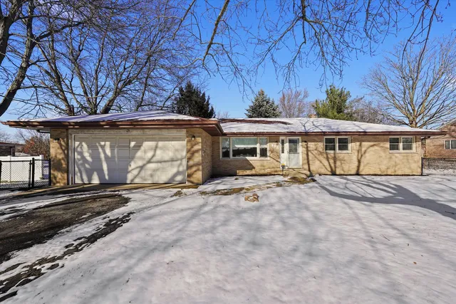 $385,000 | 225 East Francis Road, New Lenox, IL 60451