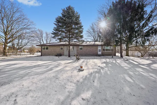 $385,000 | 225 East Francis Road, New Lenox, IL 60451