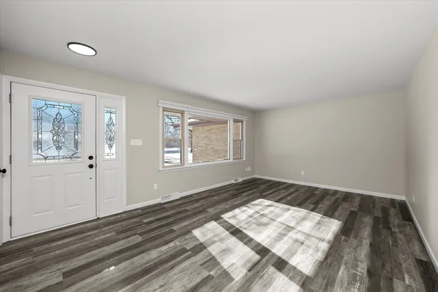 $385,000 | 225 East Francis Road, New Lenox, IL 60451