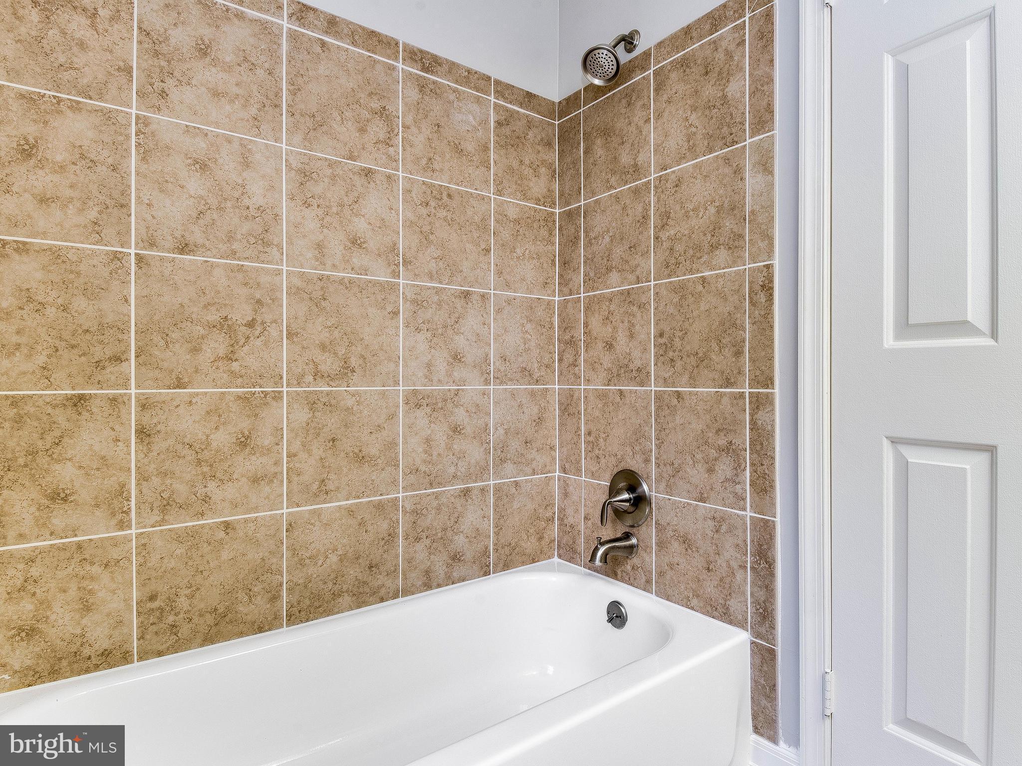 13805 Turnmore Road Silver Spring, MD 20906 - Photo 20 of 29 a bathroom with a bathtub