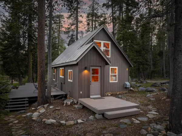 $435,000 | 51498 Red Fir Drive, Soda Springs, CA 95728