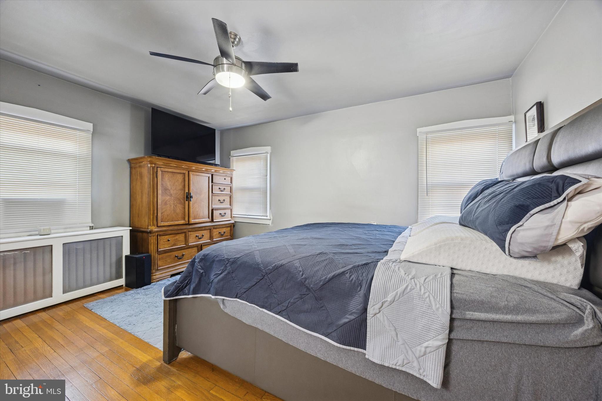 78 Marshall Road Lansdowne, PA 19050 - Photo 19 of 26 a living room with a bed furniture and kitchen view