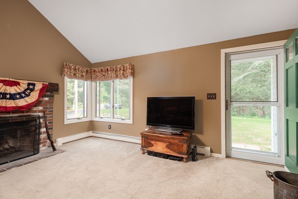 1009 Walnut Plain Road Rochester, MA 02770 - Photo 16 of 42