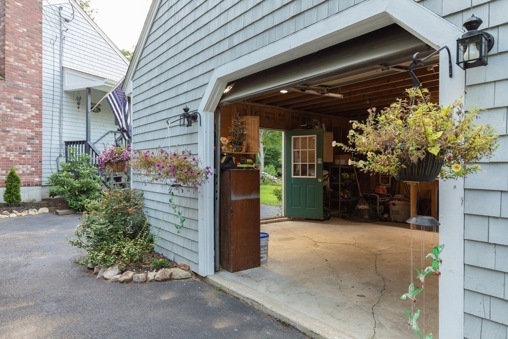 1009 Walnut Plain Road Rochester, MA 02770 - Photo 3 of 42