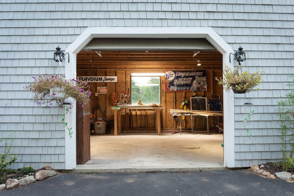 1009 Walnut Plain Road Rochester, MA 02770 - Photo 4 of 42