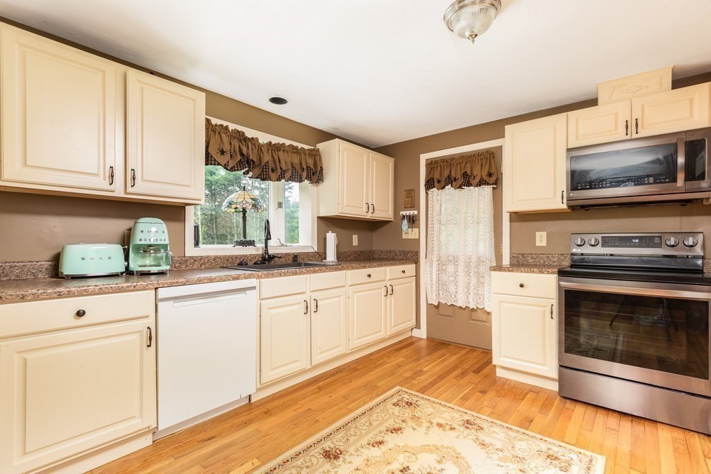 1009 Walnut Plain Road Rochester, MA 02770 - Photo 10 of 42