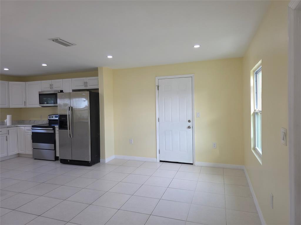 3633 Southeast 20th Terrace Okeechobee, FL 34974 - Photo 2 of 16