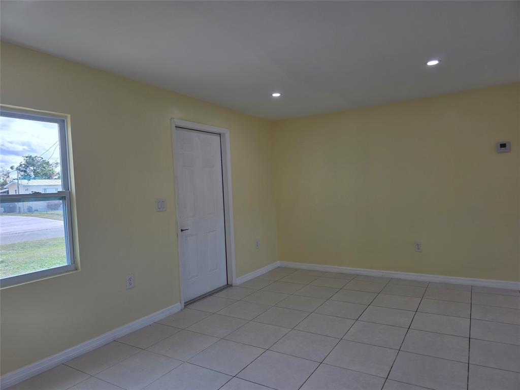 3633 Southeast 20th Terrace Okeechobee, FL 34974 - Photo 3 of 16