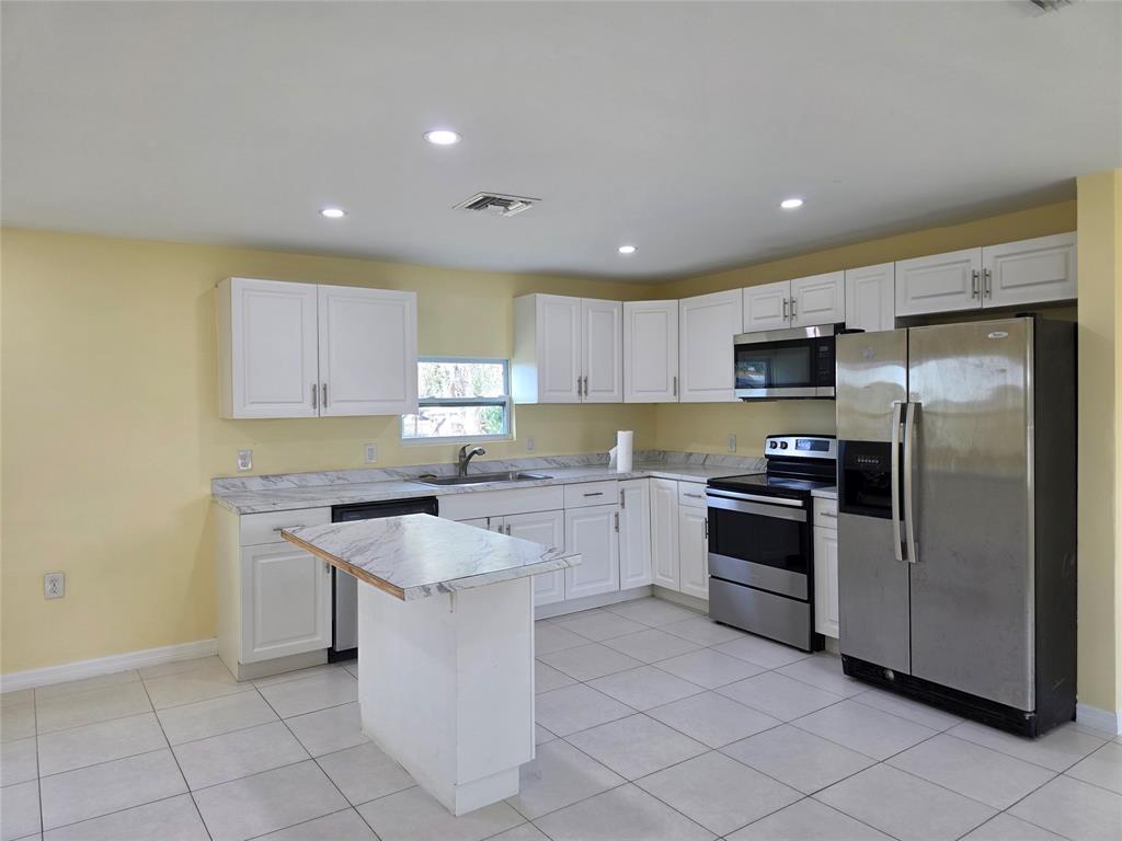 3633 Southeast 20th Terrace Okeechobee, FL 34974 - Photo 4 of 16