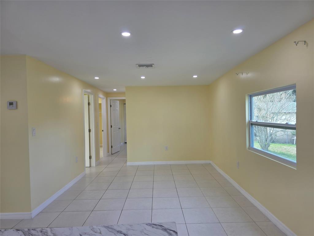 3633 Southeast 20th Terrace Okeechobee, FL 34974 - Photo 5 of 16