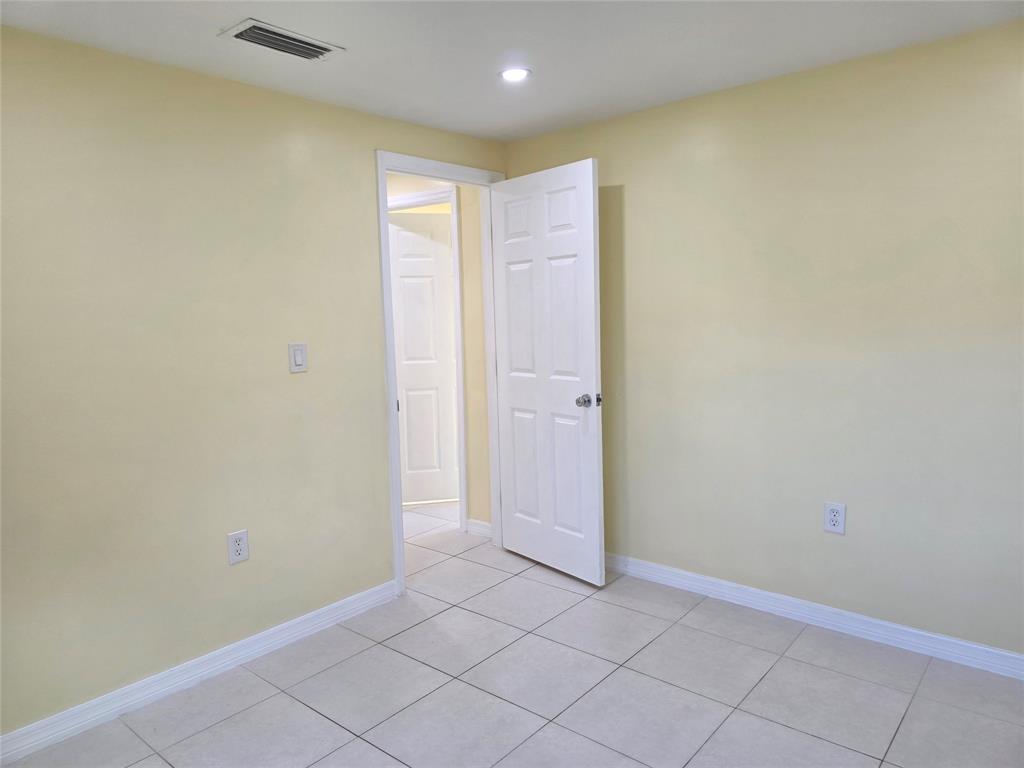 3633 Southeast 20th Terrace Okeechobee, FL 34974 - Photo 9 of 16