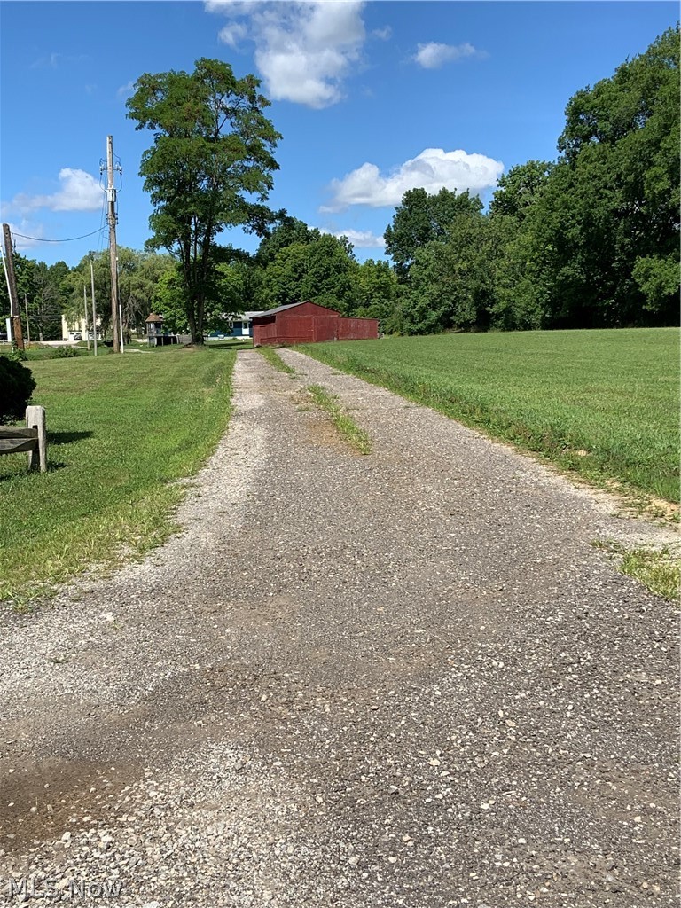 11185 Madison Road Huntsburg, OH 44046 - Photo 9 of 11 Driveway to home