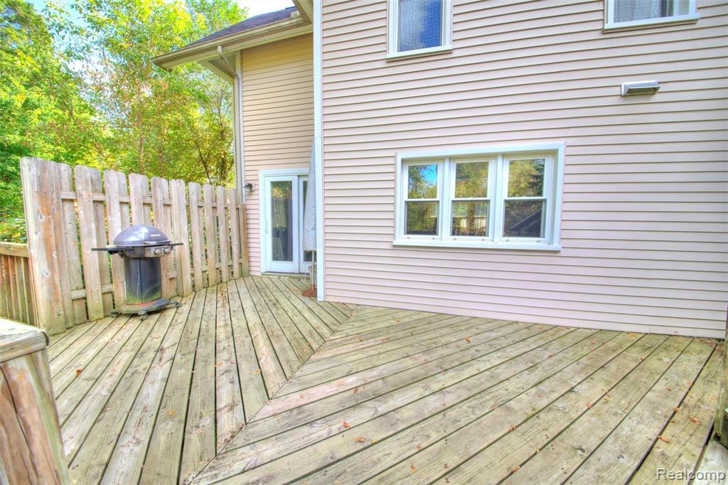 29214 Dresden Street Farmington Hills, MI 48336 - Photo 8 of 49