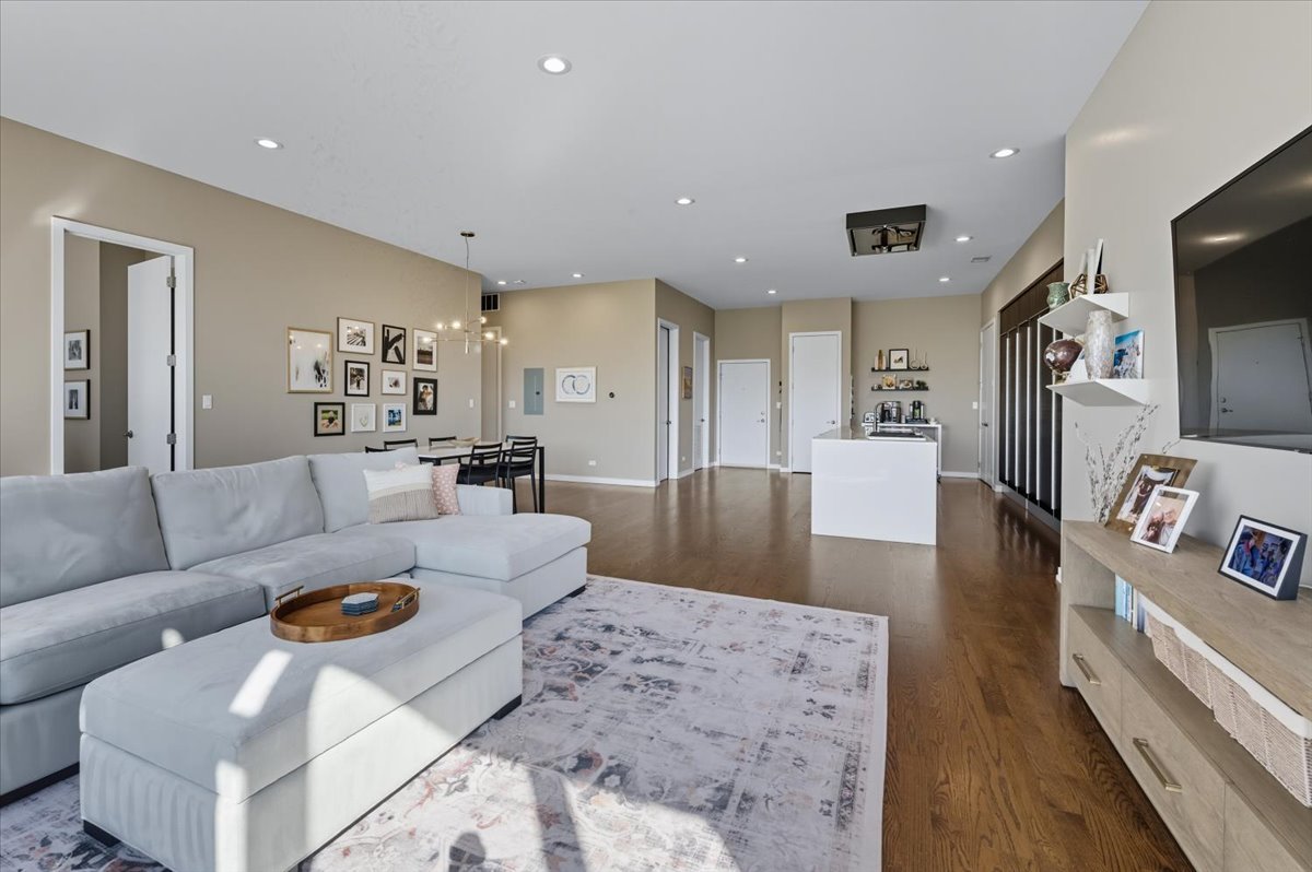 756 North Leavitt Street, Unit 3SW Chicago, IL 60612 - Photo 8 of 22