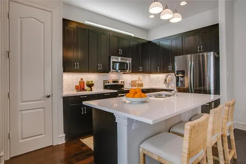 $439,000 | 2100 North Fitzhugh Avenue, Unit H, Dallas, TX 75204