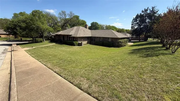 $2,550 | 410 Peacock Circle, Duncanville, TX 75137
