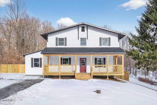 $425,000 | 6 Charl Lane, Brunswick, NY 12180