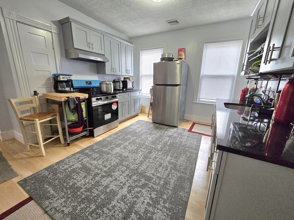 9 Pelham Street Worcester, MA 01609 - Photo 12 of 38 Gallery Image 12