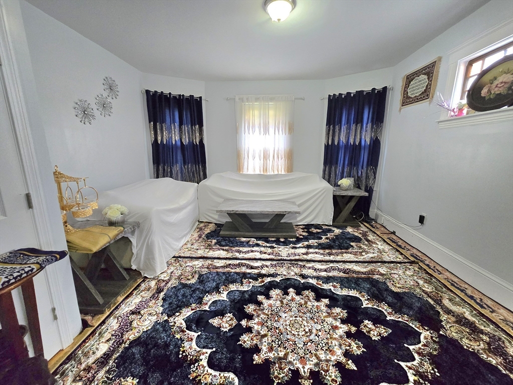 9 Pelham Street Worcester, MA 01609 - Photo 17 of 38 Gallery Image 17