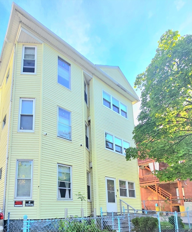 9 Pelham Street Worcester, MA 01609 - Photo 2 of 38 Gallery Image 2