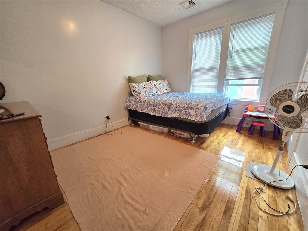 9 Pelham Street Worcester, MA 01609 - Photo 5 of 38 Gallery Image 5