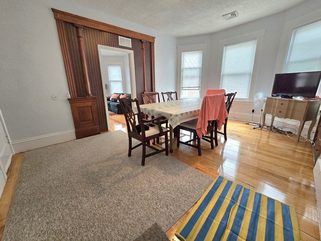 9 Pelham Street Worcester, MA 01609 - Photo 6 of 38 Gallery Image 6