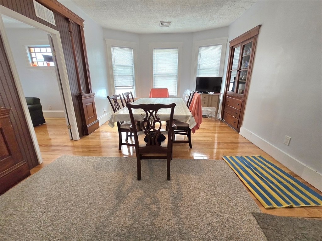 9 Pelham Street Worcester, MA 01609 - Photo 7 of 38 Gallery Image 7