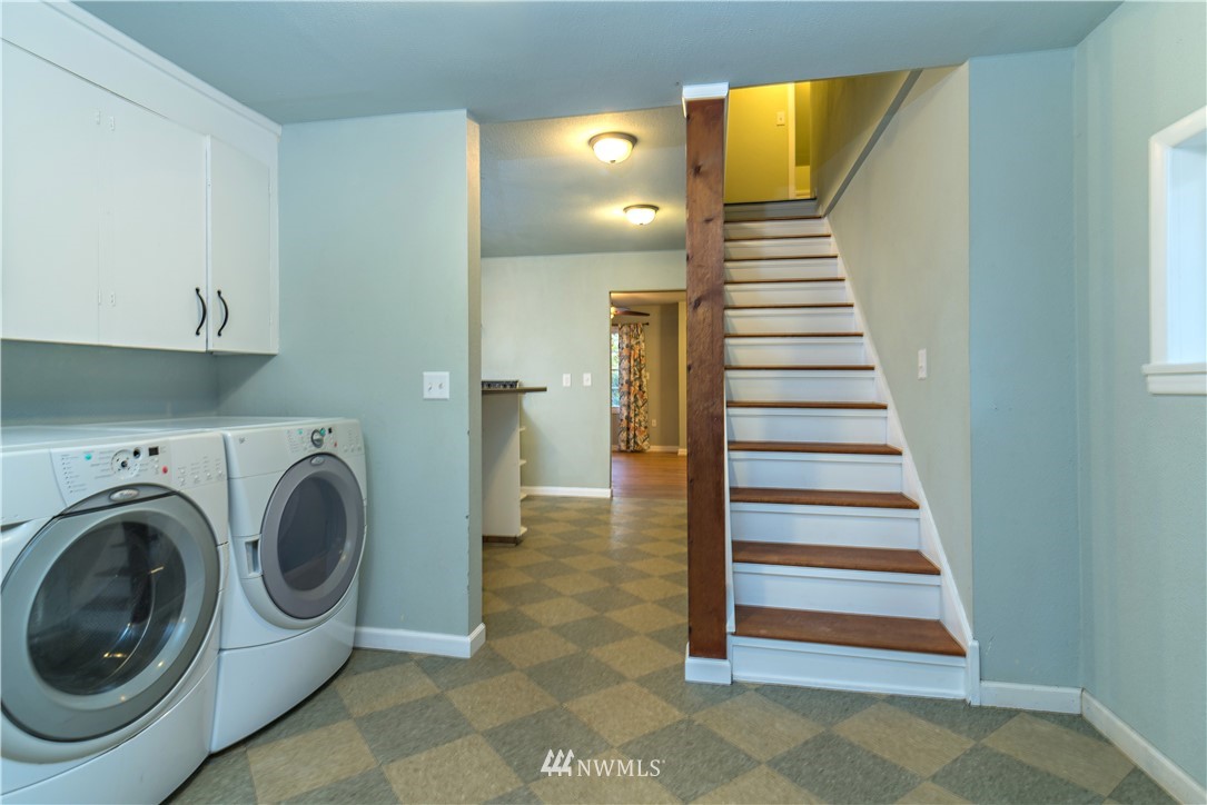 510 East Bender Road Ellensburg, WA 98926 - Photo 14 of 28 a view of a hallway with washer and dryer
