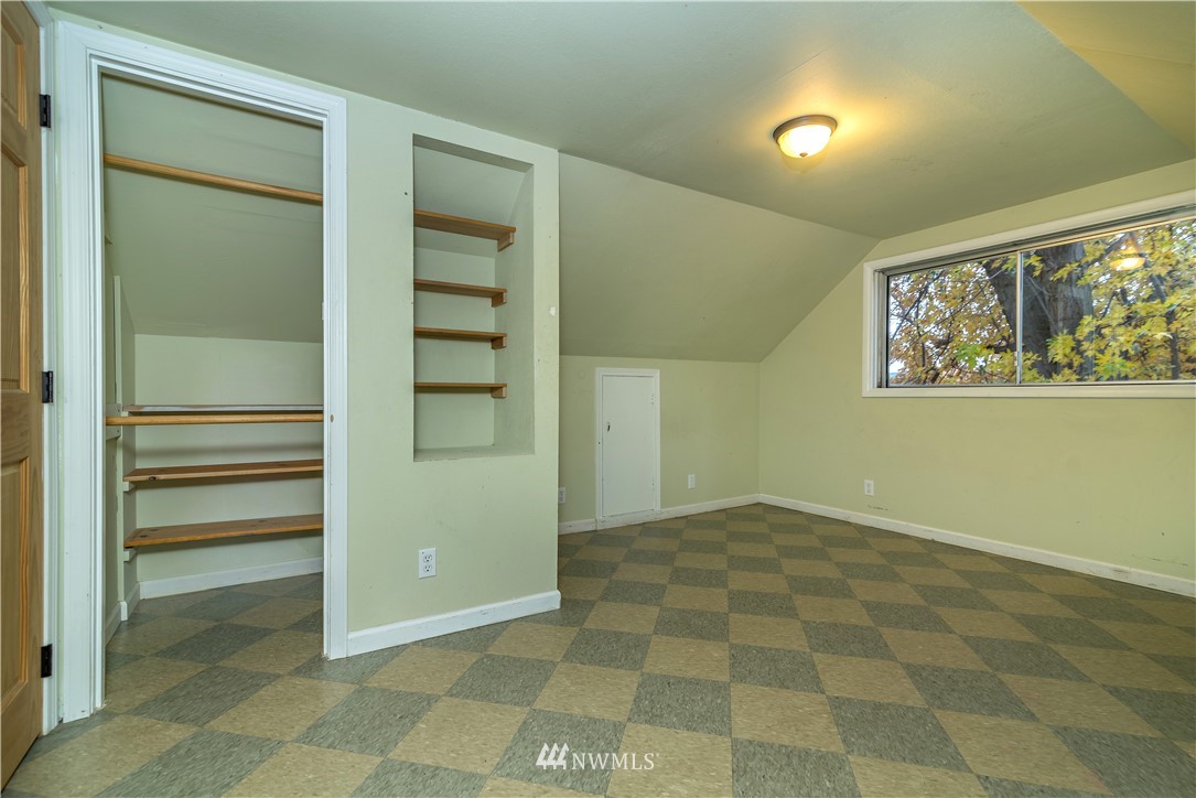 510 East Bender Road Ellensburg, WA 98926 - Photo 20 of 28 a view of an empty room and window