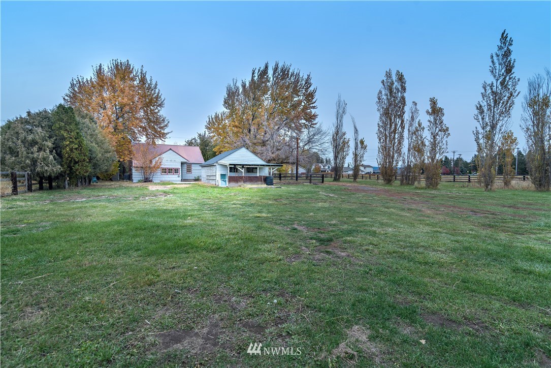 510 East Bender Road Ellensburg, WA 98926 - Photo 27 of 28 a view of a trees in front of a house