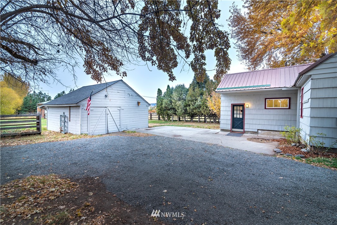 510 East Bender Road Ellensburg, WA 98926 - Photo 28 of 28 a view of a house with a yard and garage