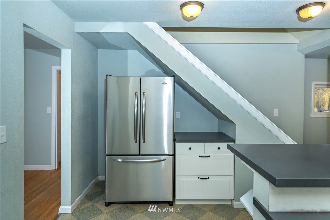 510 East Bender Road Ellensburg, WA 98926 - Photo 8 of 28 a view of entryway with wooden floor