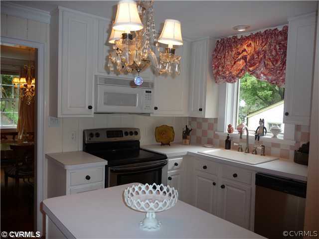 7708 Stuart Hall Road Henrico, VA 23229 - Photo 8 of 24 Kitchen