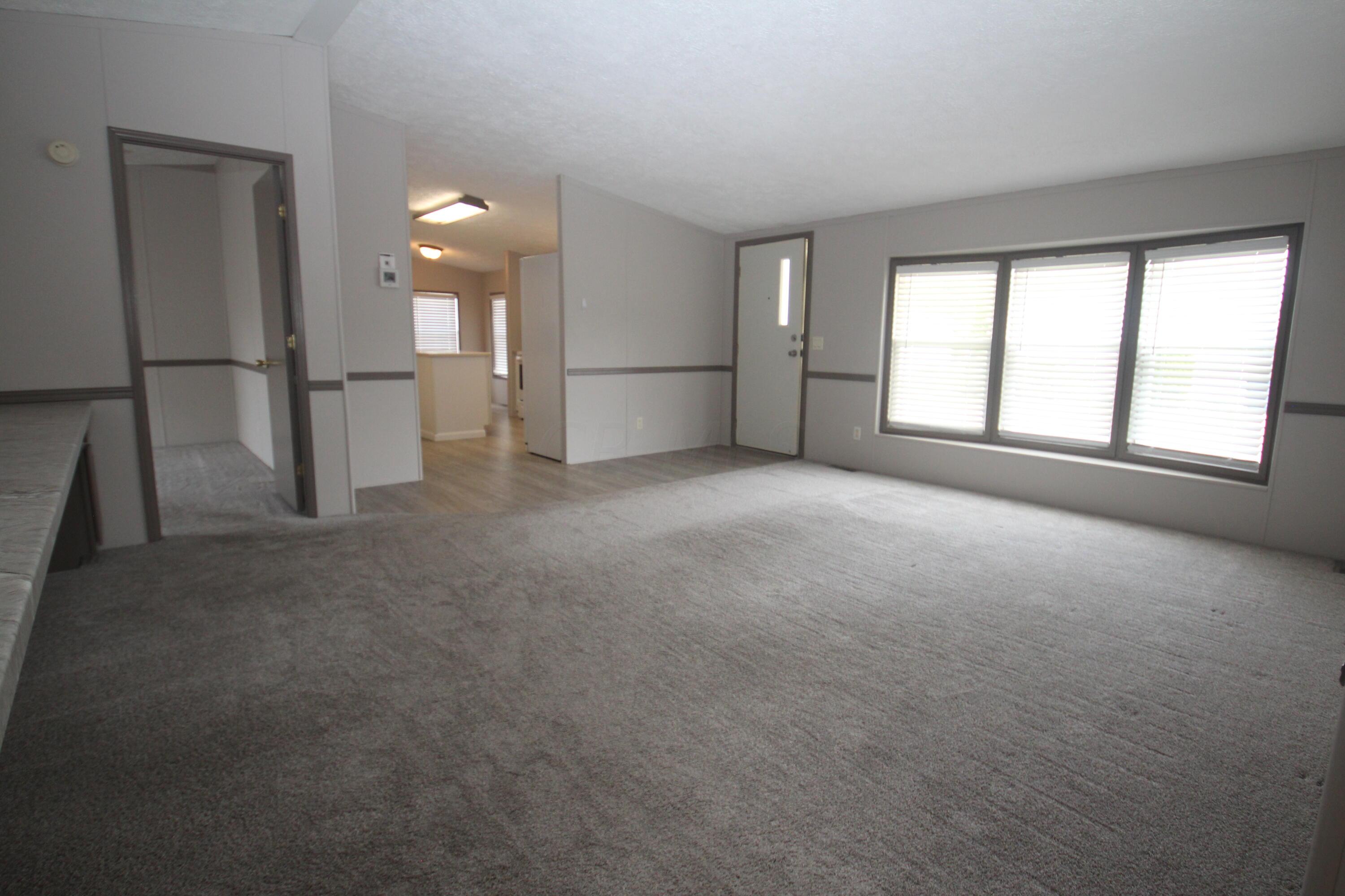 411 Doris Road Pataskala, OH 43062 - Photo 11 of 42 living area