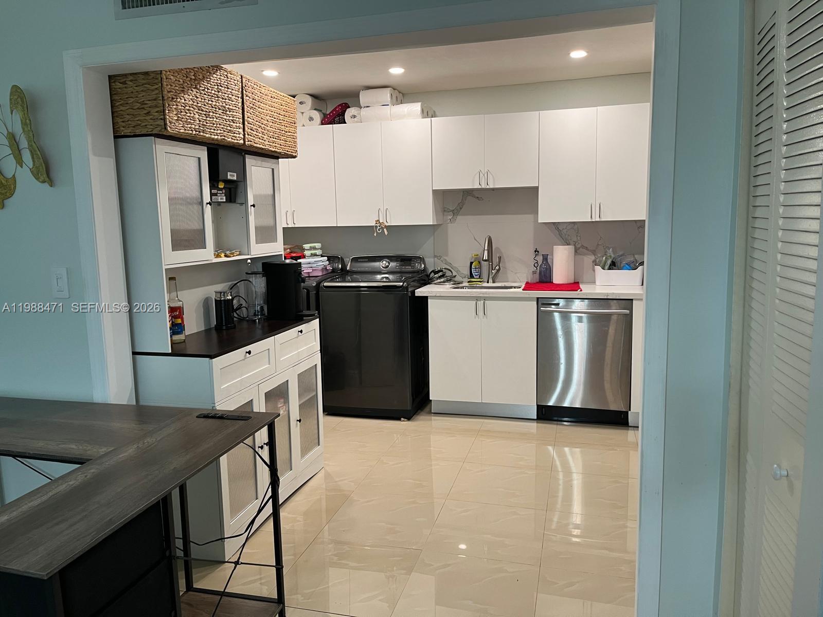 301 North Pine Island Road, Unit 156 Plantation, FL 33324 - Photo 3 of 16 a kitchen with a stove a sink and a refrigerator