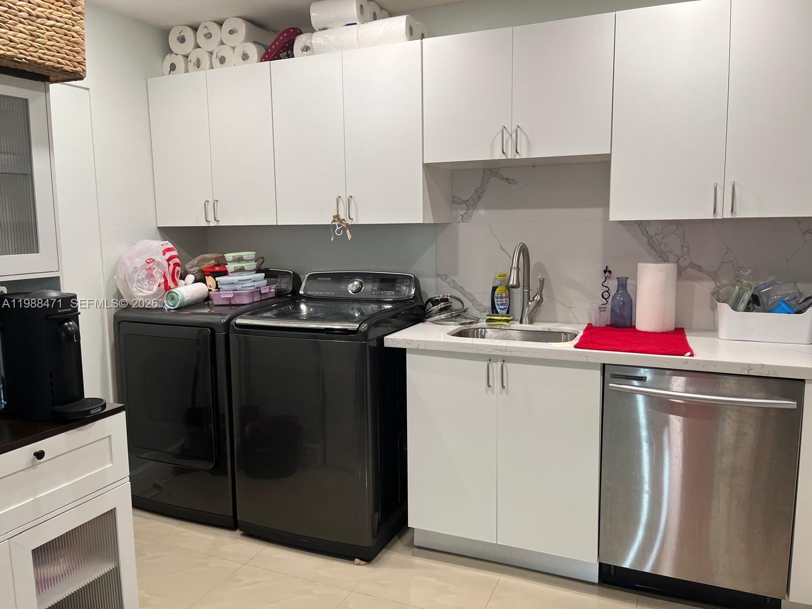 301 North Pine Island Road, Unit 156 Plantation, FL 33324 - Photo 5 of 16 a kitchen with a sink stove and cabinets