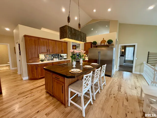 $649,900 | 19051 Athens Blacktop Road, Petersburg, IL 62675