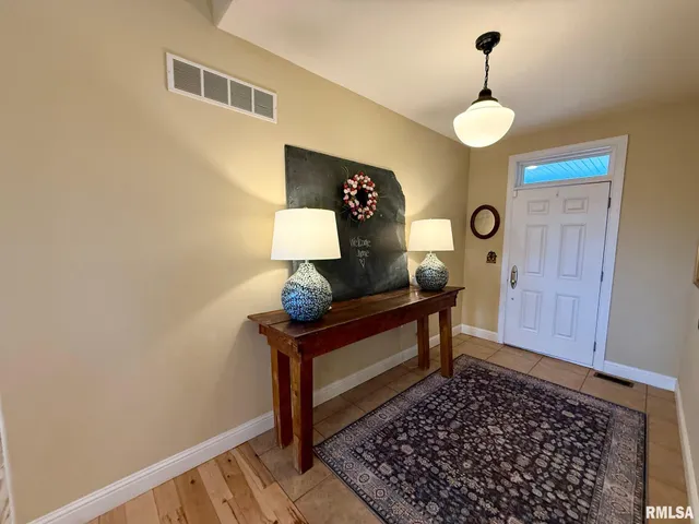 $649,900 | 19051 Athens Blacktop Road, Petersburg, IL 62675