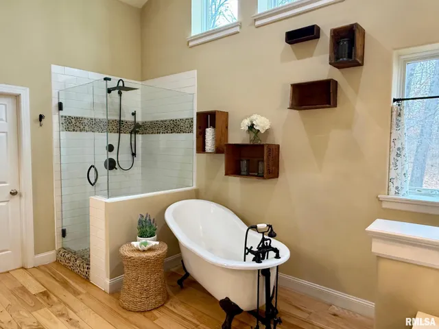 $649,900 | 19051 Athens Blacktop Road, Petersburg, IL 62675