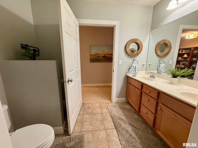 $649,900 | 19051 Athens Blacktop Road, Petersburg, IL 62675