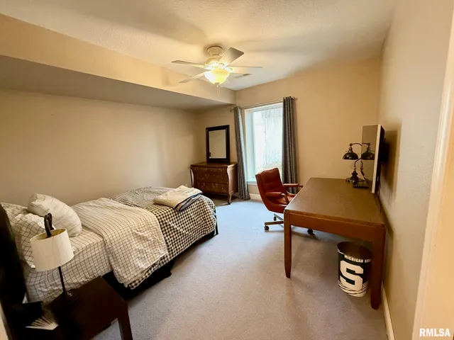 $649,900 | 19051 Athens Blacktop Road, Petersburg, IL 62675