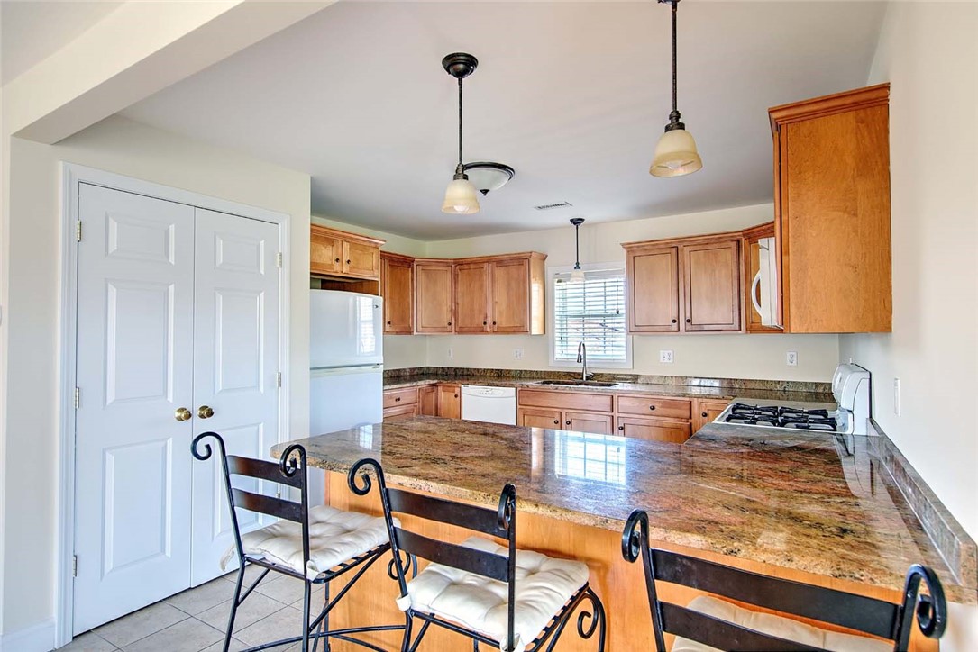 31 Garfield Avenue Bristol, RI 02809 - Photo 20 of 33 2nd floor