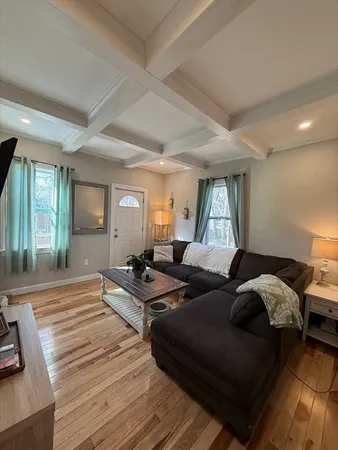 $3,300 | 86 Oak Street, Unit C, Waltham, MA 02453