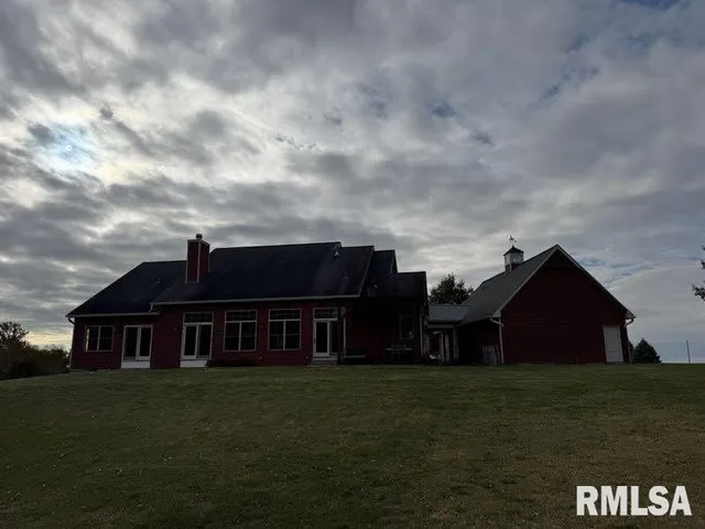 $899,500 | 23523 West Barrett Road, Elmwood, IL 61529