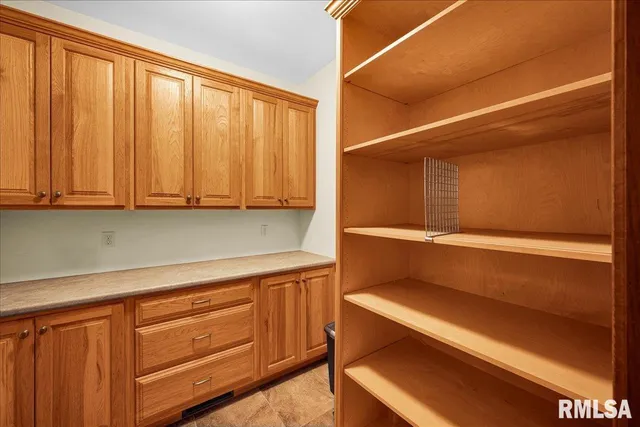 $899,500 | 23523 West Barrett Road, Elmwood, IL 61529